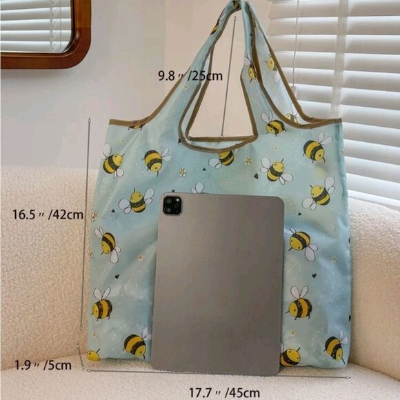 Bee 🐝 Pattern Tote Bag - Picture 3 of 5